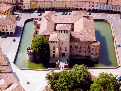 Dai castelli della bassa al labirinto più grande del mondo