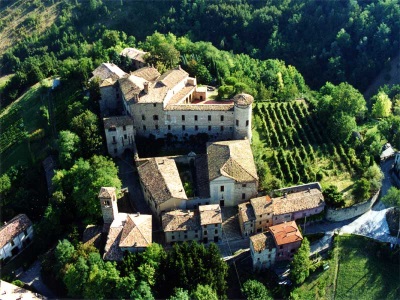 The wine road, between villages and castles